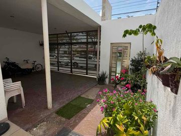 VENTA CASA SOBRE AV 135 CANCUN