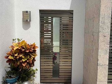 VENTA CASA SOBRE AV 135 CANCUN
