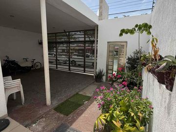VENTA CASA SOBRE AV 135 CANCUN