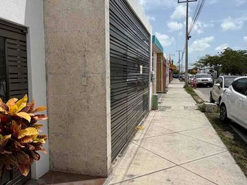 VENTA CASA SOBRE AV 135 CANCUN
