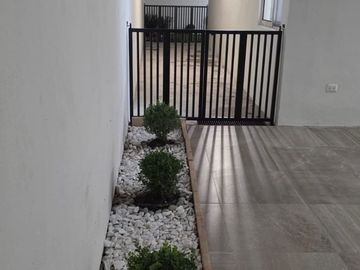 Casa en renta de tres niveles, Cumbres San Agustin, Privada Manchester