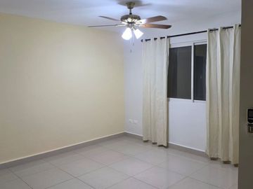 Casa en renta de tres niveles, Cumbres San Agustin, Privada Manchester