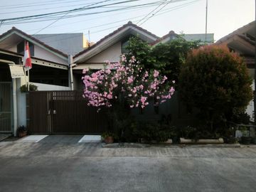 DIJUAL MURAH! Rumah Cantik + Hadap Timur di Permata Harapan Baru Kota Bekasi