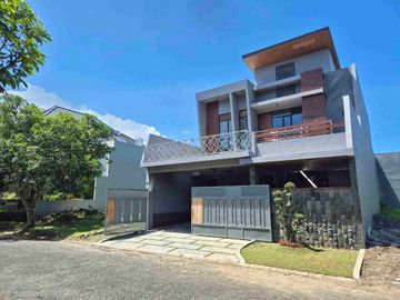 Rumah Baru 2 Lantai di Boulevard Araya Greenwood Golf
