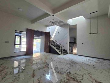 Rumah Baru 2 Lantai di Boulevard Araya Greenwood Golf