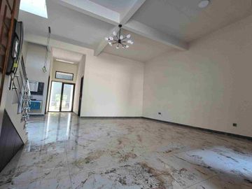 Rumah Baru 2 Lantai di Boulevard Araya Greenwood Golf