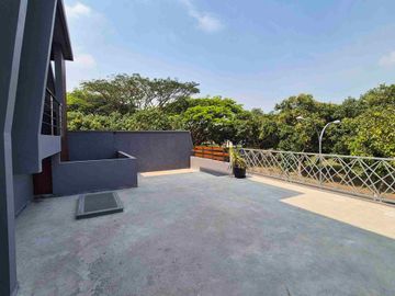 Rumah Baru 2 Lantai di Boulevard Araya Greenwood Golf