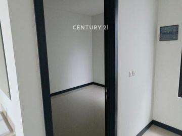 Rumah 2 Lantai Siap Huni 4 KT di Cluster Nismara Kota Harapan Indah – Harga Rp1,6 M Nego
