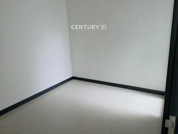 Rumah 2 Lantai Siap Huni 4 KT di Cluster Nismara Kota Harapan Indah – Harga Rp1,6 M Nego