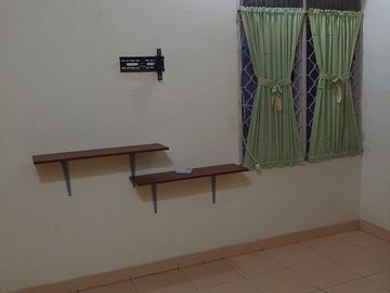 Rumah di Komplek Griya Bintara Indah, Bekasi. Lokasi sangat dekat dengan Stasiun Kereta Api Cakung