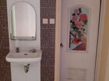 Rumah di Komplek Griya Bintara Indah, Bekasi. Lokasi sangat dekat dengan Stasiun Kereta Api Cakung