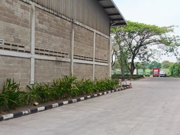 Disewakan unit Gudang P.98m x L.24m Akses container 40 feet. Lokasi Cakung Jakarta Timur.