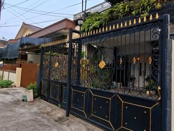 Turun Harga! Rumah Premium 2,5 Lantai Full Furnished di Taman Ratu Jakarta Barat – LT 150 m², 4+1 KT