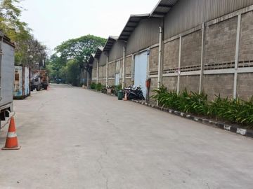 Disewakan unit Gudang P.98m x L.24m Akses container 40 feet. Lokasi Cakung Jakarta Timur.
