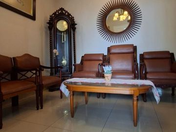 Harga Turun! Rumah 2,5 Lantai Full Furnished di Taman Ratu Jakarta Barat – LT 150M, LB 280M, 4+1 KT, SHM