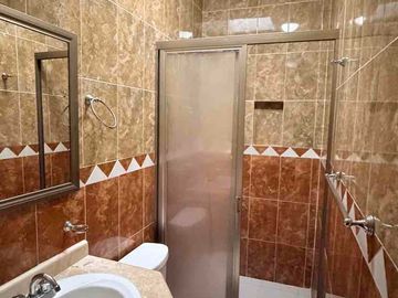 Casa en renta en privada sobre Av las Torres con alberca y seguridad