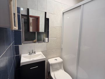 DEPARTAMENTO TIPO LOFT AMUEBLADO I EN RENTA I PARA UNA PERSONA I JARDINES DE JEREZ I SUPER CENTRICO Y BIEN UBICADO I IDEAL PARA ESTANCIA DE TRABAJO
