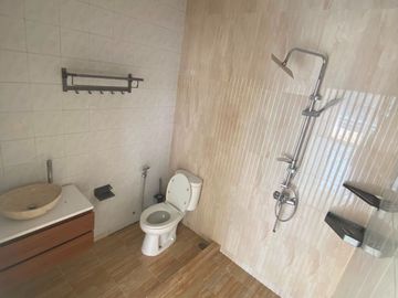 Dijual Rumah Hoek 2 Lantai di Taman Modern Cakung, Jakarta Timur.