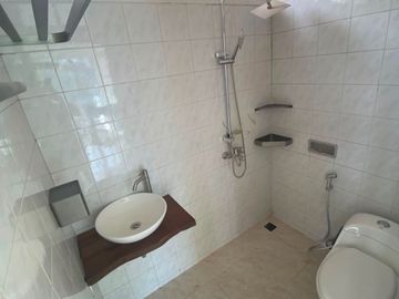 Dijual Rumah Hoek 2 Lantai di Taman Modern Cakung, Jakarta Timur.