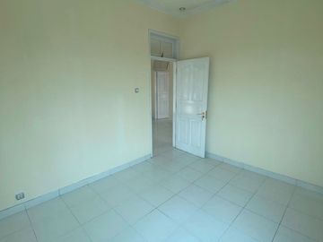 Dijual Rumah Hoek 2 Lantai di Taman Modern Cakung, Jakarta Timur.