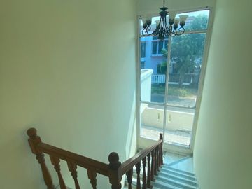 Dijual Rumah Hoek 2 Lantai di Taman Modern Cakung, Jakarta Timur.