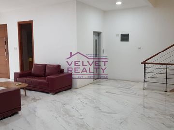 Disewakan Townhouse Springhill Golf Residence Luas 300m2 4 Lantai #VR1185