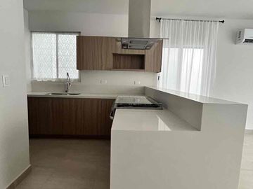 RENTA DE CASA EN SANTUARIO RESIDENCIAL NUEVA
