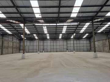 Disewakan unit Gudang Area pergudangan P.98m x L.12m Akses container 40 feet Lokasi Cakung Jakarta Timur.