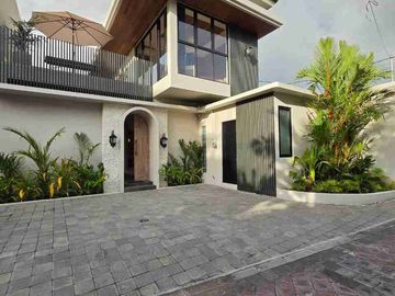 LEASE HOLD!! VILA MOERN PANTAI BERAWA CANGGU