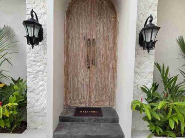 LEASE HOLD!! VILA MOERN PANTAI BERAWA CANGGU