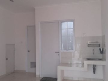 DISEWAKAN RUMAH SEMIFURNSHED DI CLUSTER AMARILO, GADING SERPONG