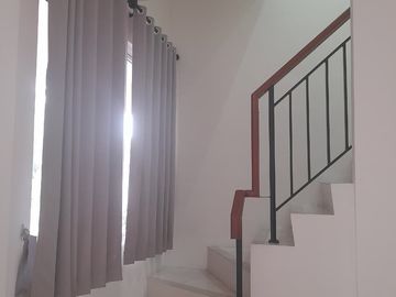 DISEWAKAN RUMAH SEMIFURNSHED DI CLUSTER AMARILO, GADING SERPONG