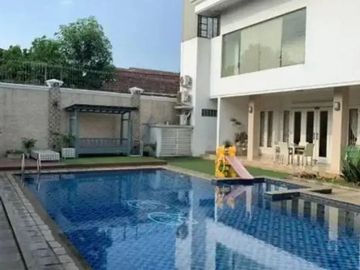 DIJUAL RUMAH MEWAH + KOLAM RENANG DI PONDOK KELAPA | LT 560 m² | 6 KT