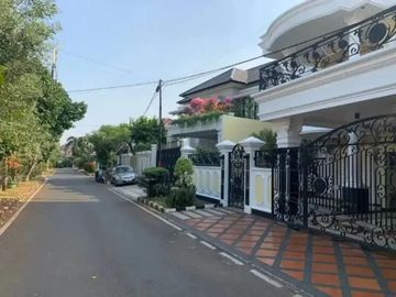 DIJUAL RUMAH MEWAH + KOLAM RENANG DI PONDOK KELAPA | LT 560 m² | 6 KT