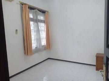 DIJUAL!! TURUN HARGA! RUMAH HOOK 2 LANTAI DI JAKARTA TIMUR | LT 275 m² | 5+1 KT