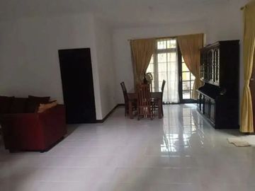 DIJUAL!! TURUN HARGA! RUMAH HOOK 2 LANTAI DI JAKARTA TIMUR | LT 275 m² | 5+1 KT