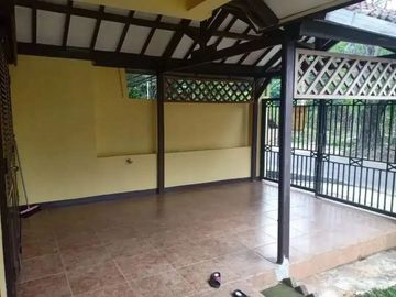 DIJUAL!! TURUN HARGA! RUMAH HOOK 2 LANTAI DI JAKARTA TIMUR | LT 275 m² | 5+1 KT