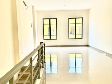DISEWAKAN RUKO GANDENG DI RUKO MAGGIORE GRANDE 2LT