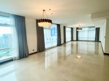Two Roxas Triangle 3BR for RENT