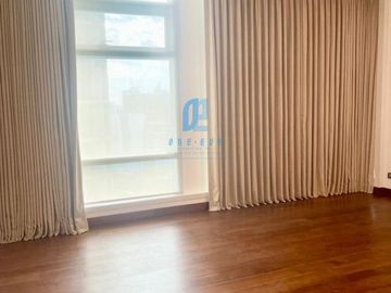 Two Roxas Triangle 3BR for RENT
