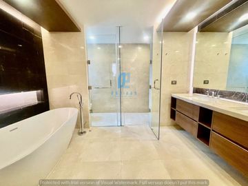 Two Roxas Triangle 3BR for RENT