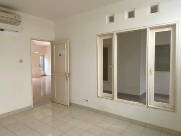 Dijual Rumah Semi Furnished Hadap Utara Siap Huni di Sutera Elok Alam Sutera