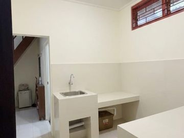 Rumah Minimalis Siap Huni 1 1/2 Lantai Lokasi Strategis Dekat Transport Umum di Otista Jatinegara Jakarta Timur