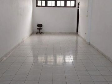 Rumah Minimalis Siap Huni 1 1/2 Lantai Lokasi Strategis Dekat Transport Umum di Otista Jatinegara Jakarta Timur