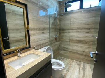 Sewa Rumah Fully Furnished 3 Lantai di Cluster Asya Jakarta Garden City, Cakung – Siap Huni & Elegan! 007