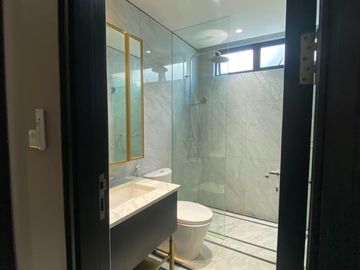 Sewa Rumah Fully Furnished 3 Lantai di Cluster Asya Jakarta Garden City, Cakung – Siap Huni & Elegan! 007