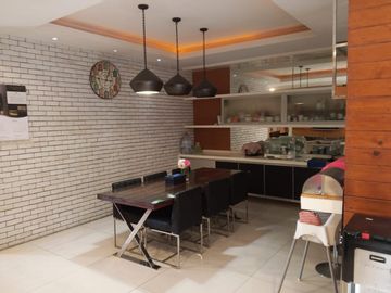 Rumah Mewah Siap Huni 3 Lantai – 4+1 KT, Full Furnished di Permata Regency Kembangan