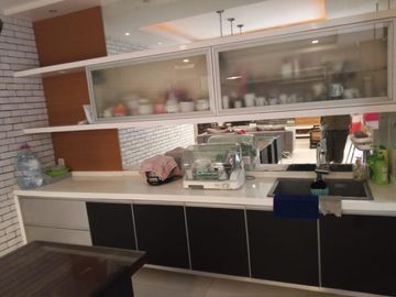 Rumah Mewah Siap Huni 3 Lantai – 4+1 KT, Full Furnished di Permata Regency Kembangan