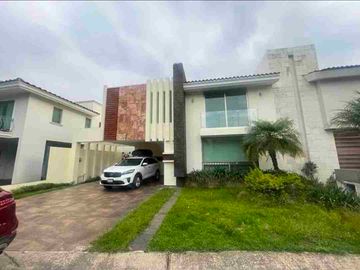 VALLE REAL RESIDENCIA EN RENTA