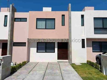Renta Casa 3 Habitaciones con Amenidades Altos del Marques APT